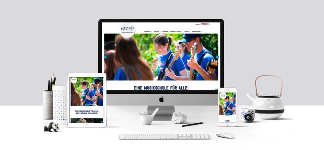 Die neue Webseite der Musikschule Fürth auf einem Desktop-Monitor, einem Tablet und einem Smartphone