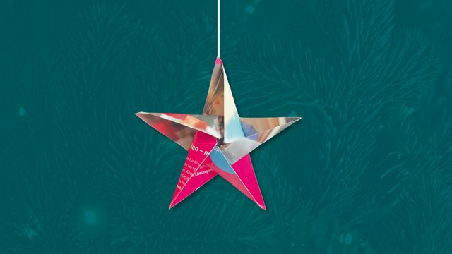 Ressourcen schonen in der Weihnachtsedition: Wir falten Papiersterne – fertiger Stern