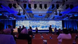 Blick auf die Bühne der Preisverleihung des German Design Award 2025
