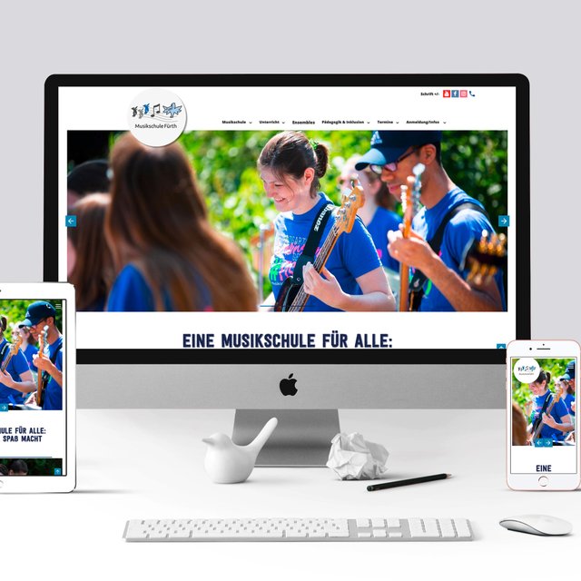 Die neue Webseite der Musikschule Fürth auf einem Desktop-Monitor, einem Tablet und einem Smartphone