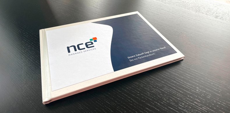 Gebundenes Markenhandbuch von nce