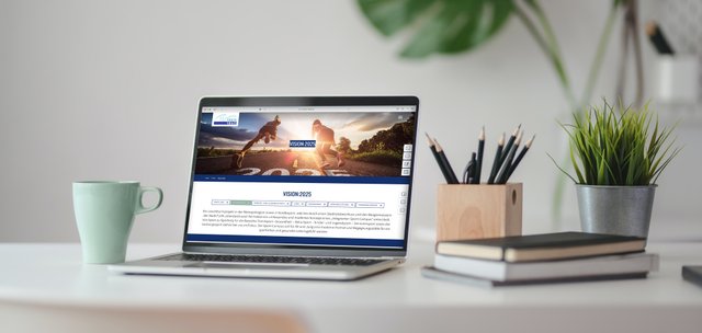 Laptop zeigt Webseite des TV Fürth 1860