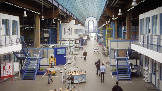 Ein Blick in eine Produktionshalle von Bosch Rexroth. 