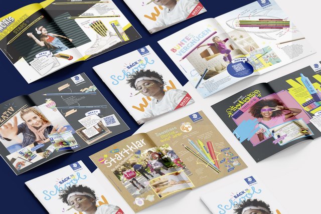 Verschiedene Innenseiten des Back to School Katalogs zeigen die bunte, vielfältige Gestaltung 