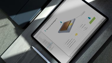 Eine Grafik eines E-Learnings ist auf einem Tablet zu sehen. 