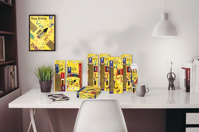 Verschiedene Produkte von Staedtler im Jubiläums-Design