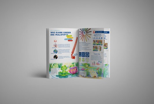 Ein Blick in die Noris Junior Broschüre von Staedtler. In der unteren Hefthälfte sieht man eine gemalte Story, die die Kreativität der jungen Zielgruppe anspricht. 