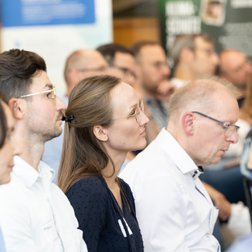 SustaiNable Conference 2024. Zuhörende im Feuerbachsaal