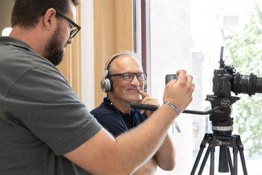 SustaiNable Conference 2024. Teammitglieder von da kapo beim filmen 