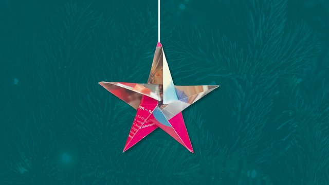 Ressourcen schonen in der Weihnachtsedition: Wir falten Papiersterne – fertiger Stern