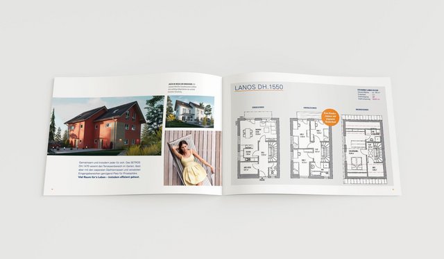 aufgeschlagener Prospekt von KAMPA zum Thema Reihen- und Doppelhäuser