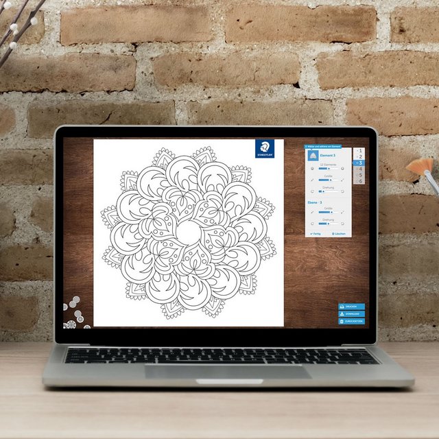 Mandala Creator von Staedtler ist auf einem Laptop zu sehen. 