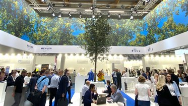 Messe Techtextil 2022 Menschen auf dem Stand