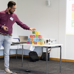 SustaiNable Conference 2024. Michael Erletz erklärt den Nachhaltigkeitscheck im Handwerk